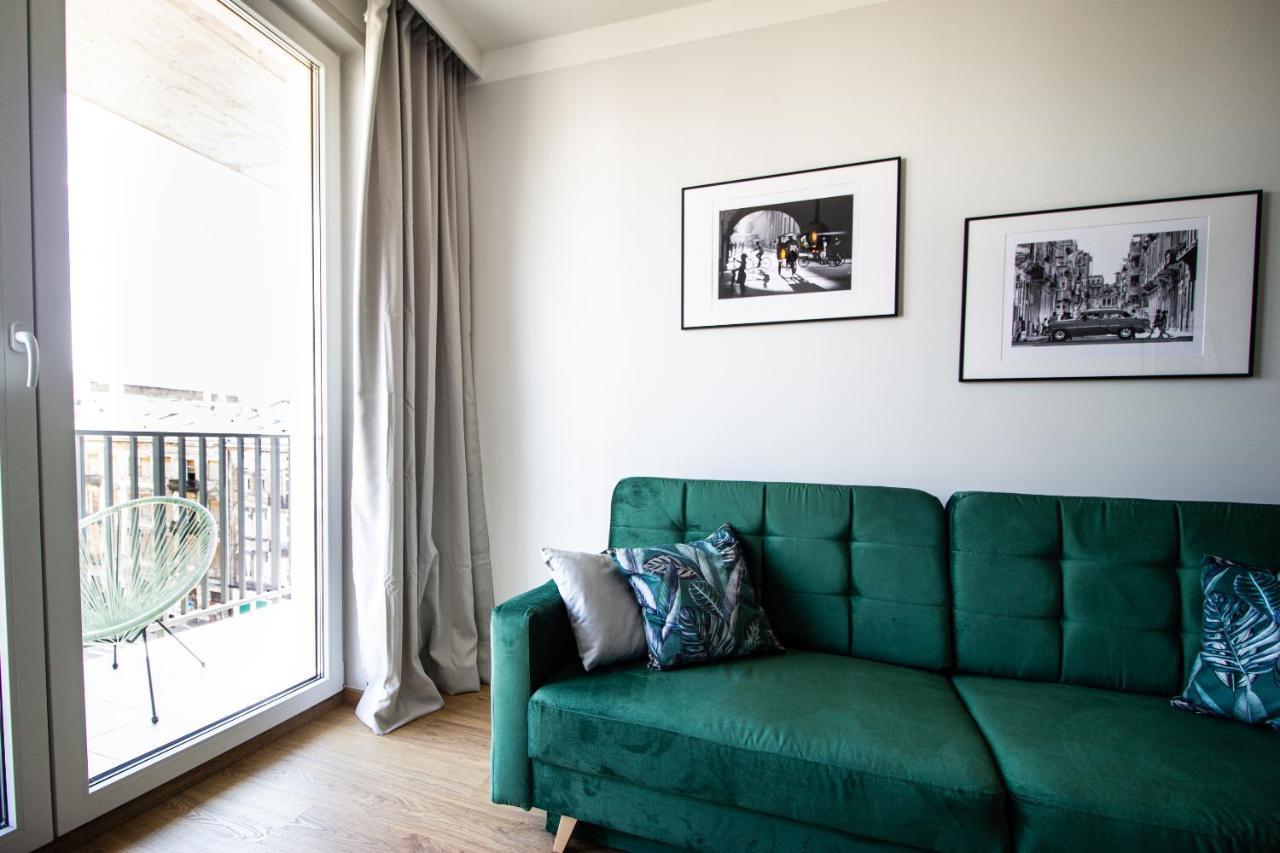 Patio Praga Metro Apartment Варшава Экстерьер фото