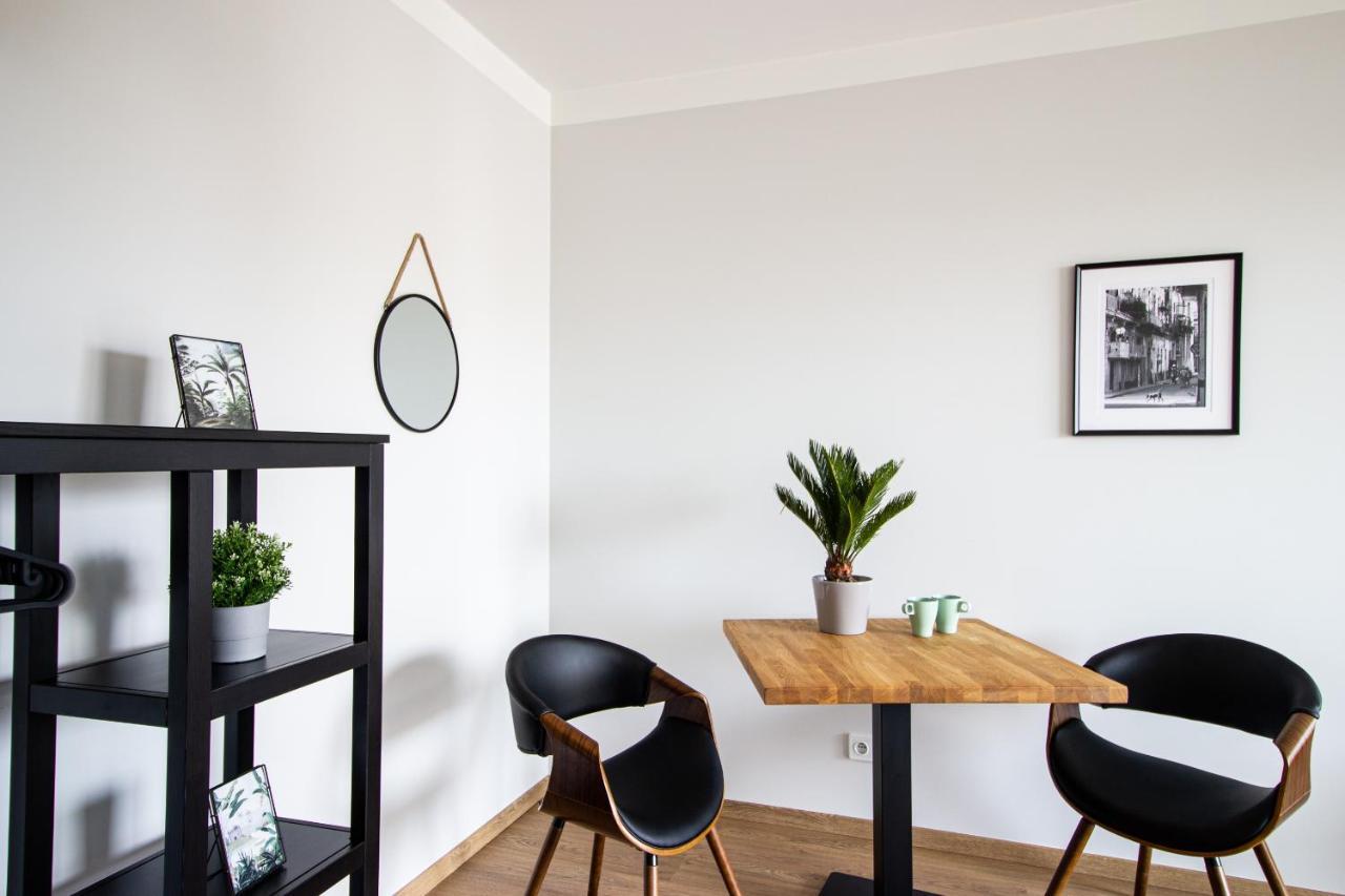 Patio Praga Metro Apartment Варшава Экстерьер фото
