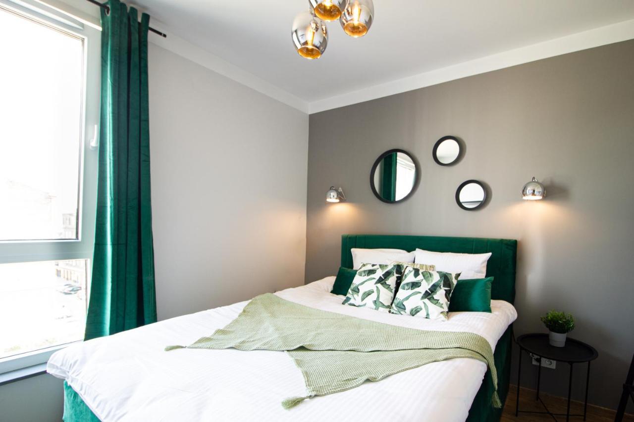 Patio Praga Metro Apartment Варшава Экстерьер фото